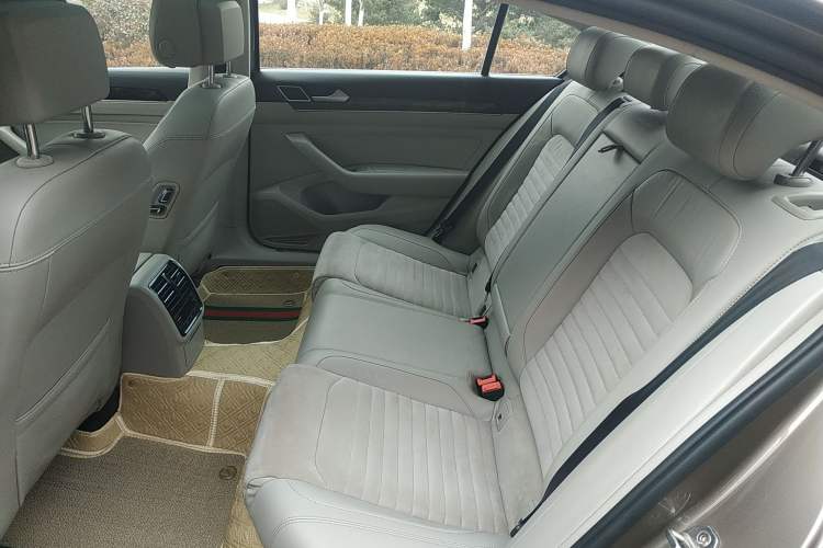 Used Volkswagen Magotan 2017 380TSI DSG Luxury Model Left Rear Seat