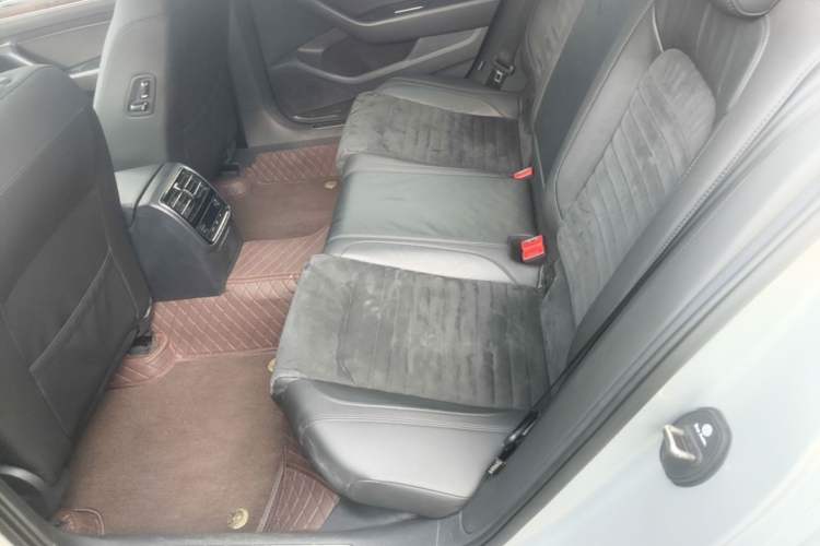 Used Volkswagen Magotan 2017 330TSI DSG Luxury Model Left Rear Seat