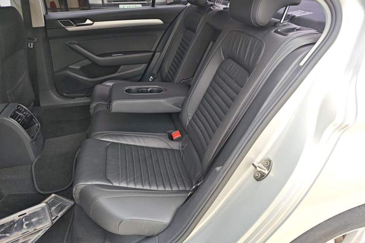 Used Volkswagen Magotan 2017 330TSI DSG Leading Model Left Rear Seat