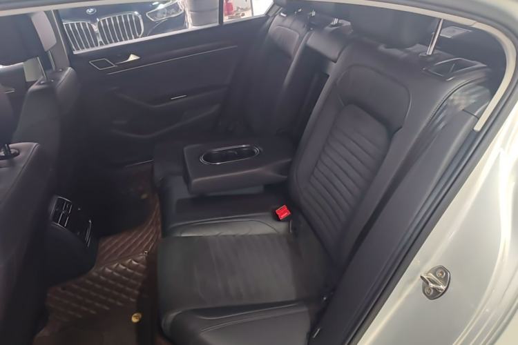 Used Volkswagen Magotan 2017 330TSI DSG Luxury Model Left Rear Seat