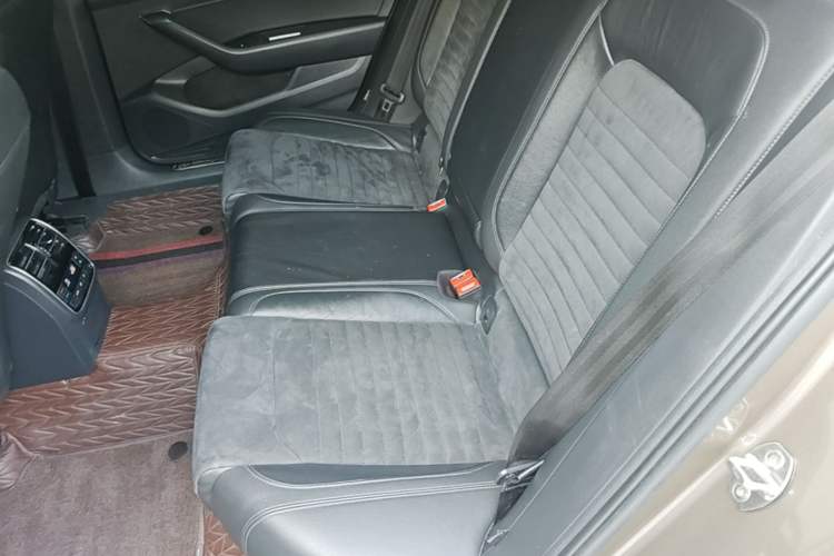 Used Volkswagen Magotan 2017 330TSI DSG Luxury Model Left Rear Seat