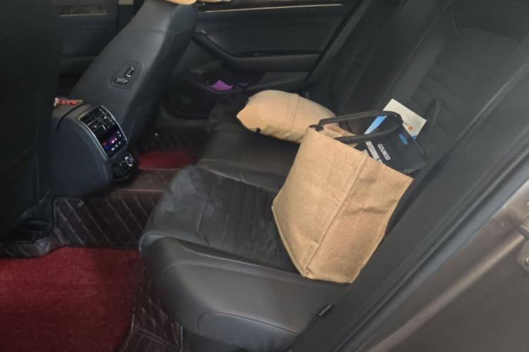 Used Volkswagen Magotan 2017 330TSI DSG Luxury Model Left Rear Seat