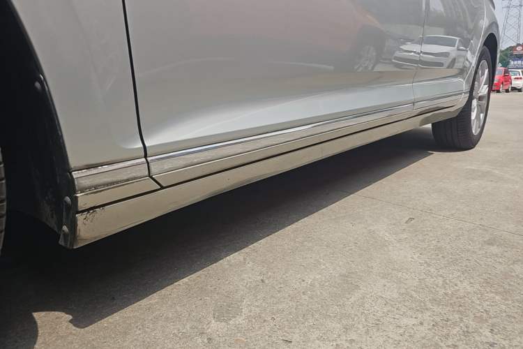 Used Volkswagen Magotan 2017 330TSI DSG Luxury Model Left Side Sill