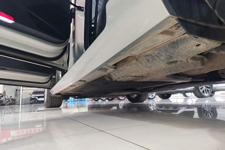 Used Volkswagen Magotan 2017 330TSI DSG Luxury Model Left Side Sill