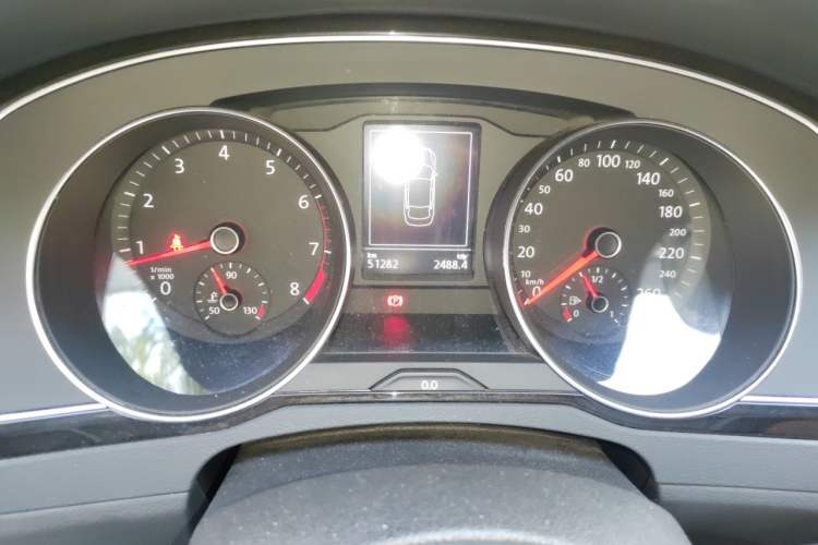 Used Volkswagen Magotan 2017 330TSI DSG Luxury Model Odometer Close Up