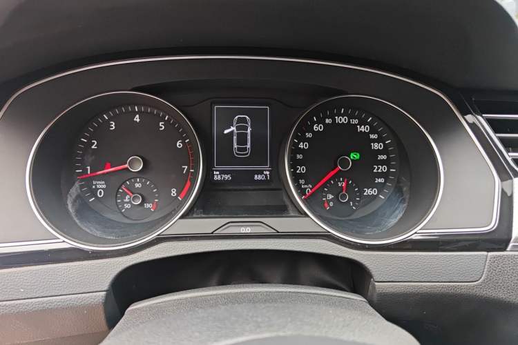 Used Volkswagen Magotan 2017 330TSI DSG Leading Model Odometer Close Up