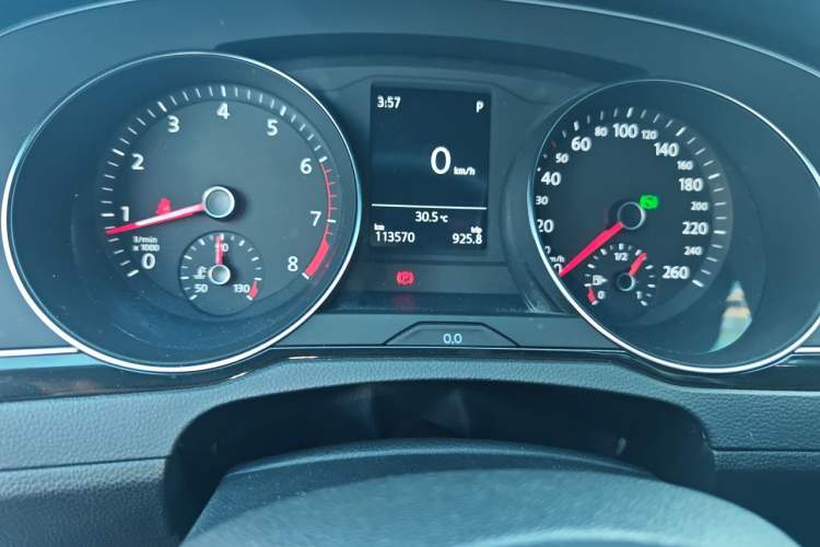Used Volkswagen Magotan 2017 380TSI DSG Luxury Model Odometer Close Up
