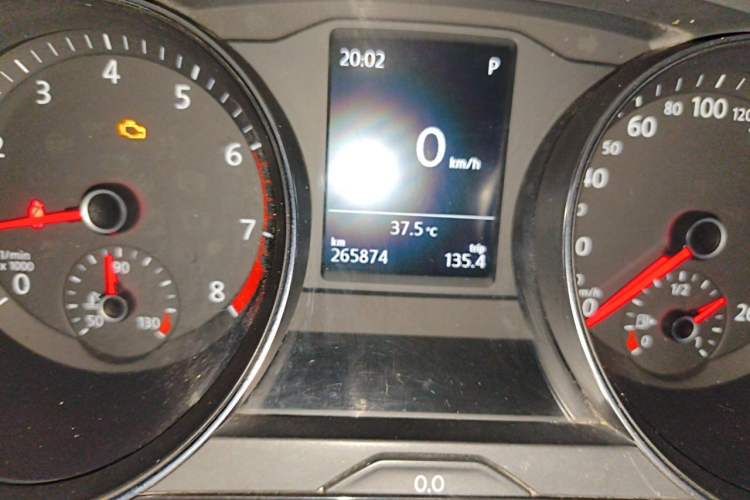 Used Volkswagen Magotan 2017 330TSI DSG Leading Model Odometer Close Up
