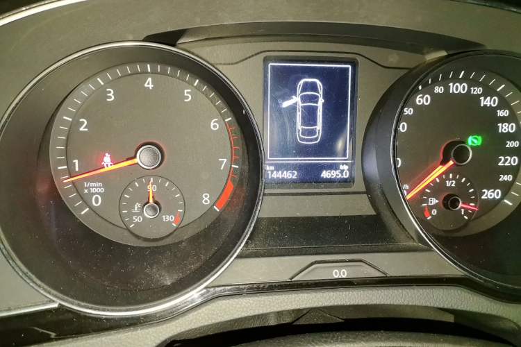 Used Volkswagen Magotan 2017 330TSI DSG Luxury Model Odometer Close Up