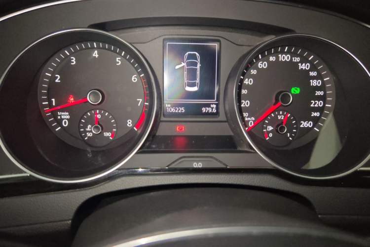 Used Volkswagen Magotan 2017 330TSI DSG Luxury Model Odometer Close Up