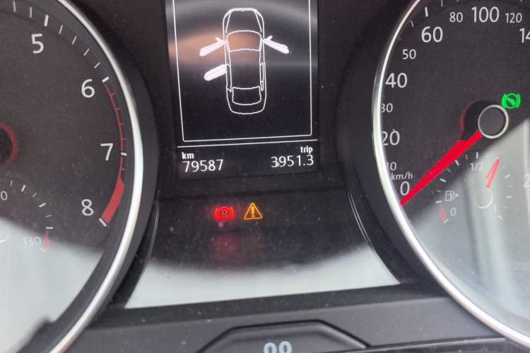 Used Volkswagen Magotan 2017 330TSI DSG Luxury Model Odometer Close Up