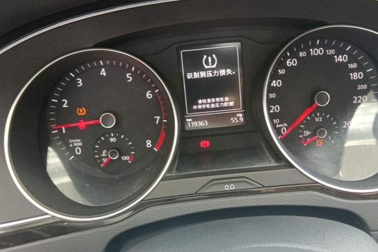Used Volkswagen Magotan 2017 330TSI DSG Leading Model Odometer Close Up