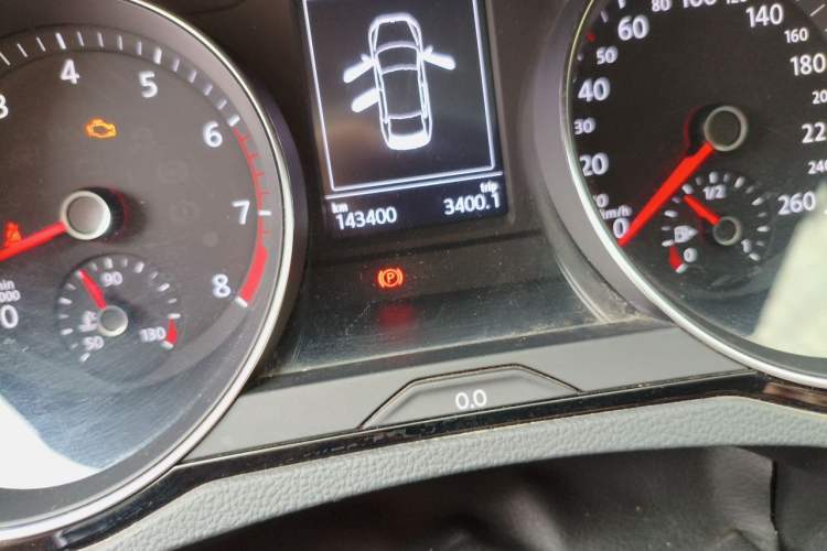 Used Volkswagen Magotan 2017 330TSI DSG Luxury Model Odometer Close Up