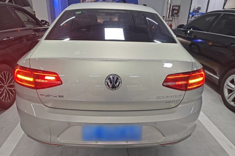 Used Volkswagen Magotan 2017 330TSI DSG Luxury Model Rear