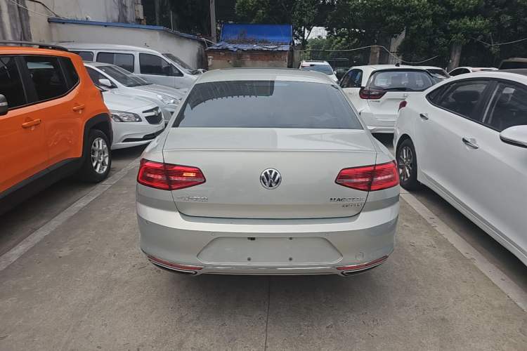 Used Volkswagen Magotan 2017 330TSI DSG Luxury Model Rear