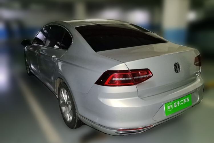 Used Volkswagen Magotan 2017 330TSI DSG Luxury Model Rear Left 45 Deg