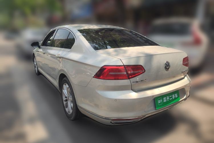 Used Volkswagen Magotan 2017 330TSI DSG Luxury Model Rear Left 45 Deg