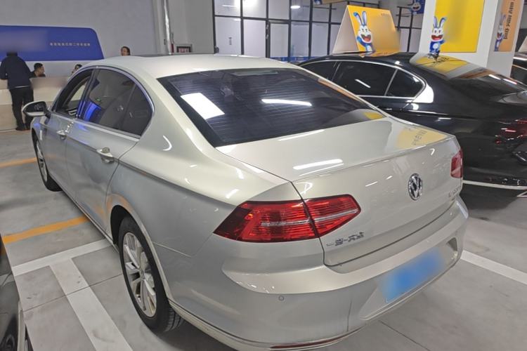 Used Volkswagen Magotan 2017 330TSI DSG Luxury Model Rear Left 45 Deg