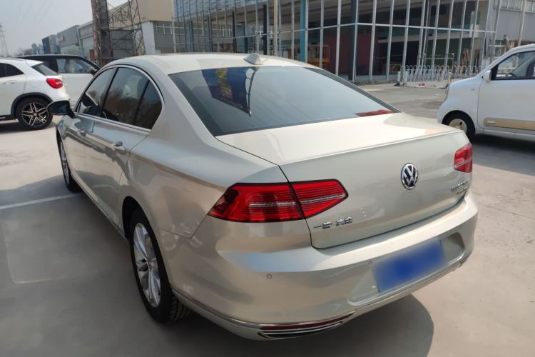 Used Volkswagen Magotan 2017 330TSI DSG Luxury Model Rear Left 45 Deg