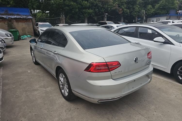 Used Volkswagen Magotan 2017 330TSI DSG Luxury Model Rear Left 45 Deg