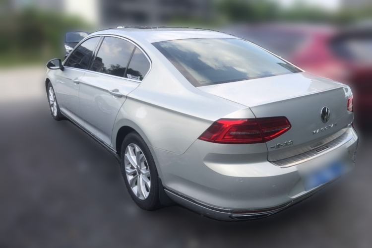 Used Volkswagen Magotan 2017 330TSI DSG Luxury Model Rear Left 45 Deg