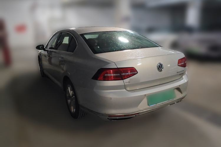 Used Volkswagen Magotan 2017 330TSI DSG Luxury Model Rear Left 45 Deg