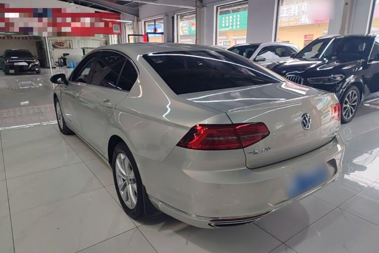 Used Volkswagen Magotan 2017 330TSI DSG Luxury Model Rear Left 45 Deg