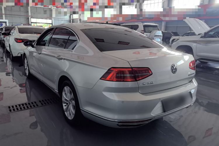 Used Volkswagen Magotan 2017 330TSI DSG Luxury Model Rear Left 45 Deg