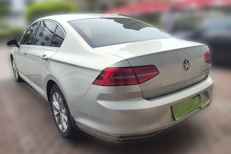 Used Volkswagen Magotan 2017 330TSI DSG Luxury Model Rear Left 45 Deg