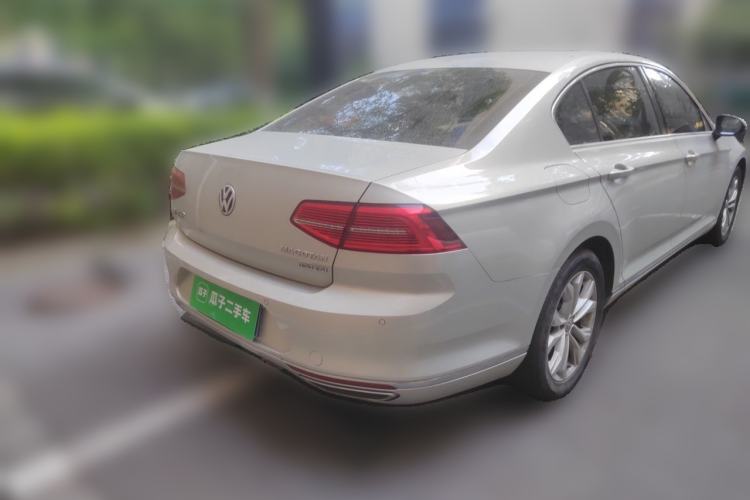 Used Volkswagen Magotan 2017 330TSI DSG Luxury Model Rear Right 45 Deg