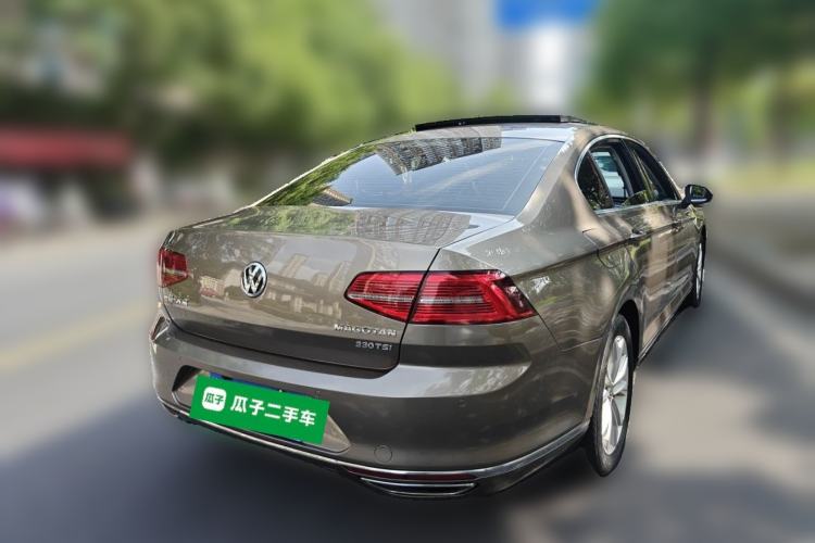 Used Volkswagen Magotan 2017 330TSI DSG Luxury Model Rear Right 45 Deg