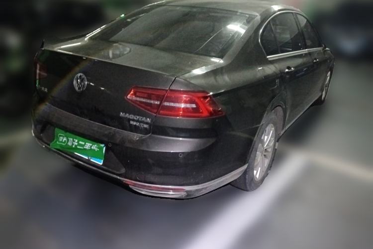 Used Volkswagen Magotan 2017 380TSI DSG Luxury Model Rear Right 45 Deg