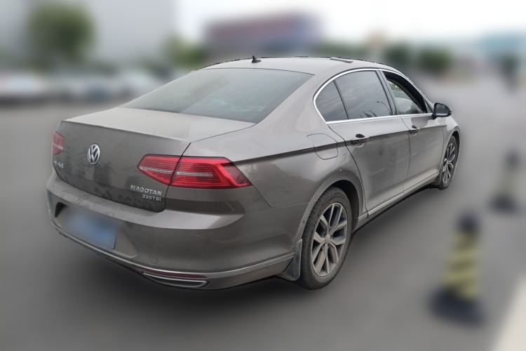 Used Volkswagen Magotan 2017 330TSI DSG Luxury Model Rear Right 45 Deg