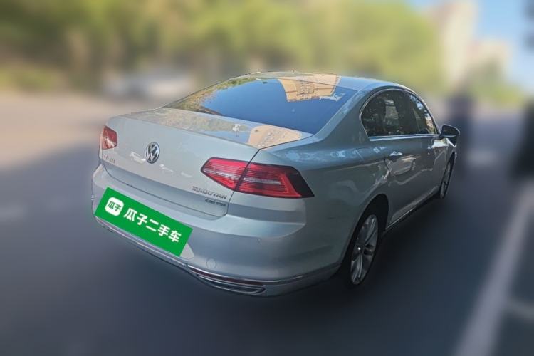 Used Volkswagen Magotan 2017 330TSI DSG Luxury Model Rear Right 45 Deg