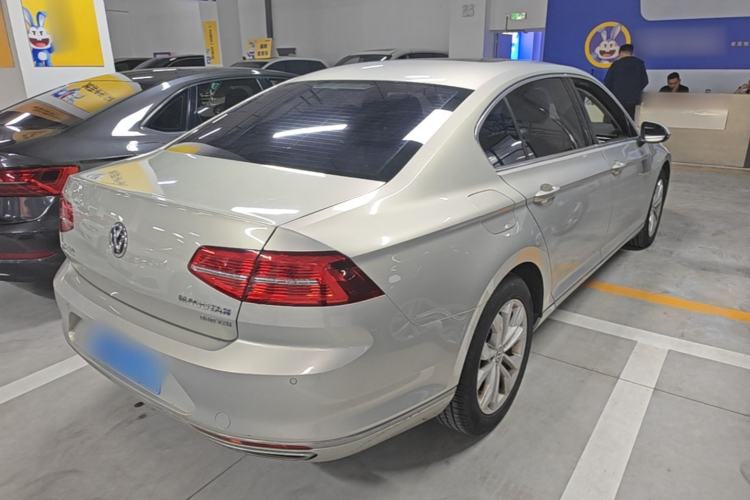 Used Volkswagen Magotan 2017 330TSI DSG Luxury Model Rear Right 45 Deg