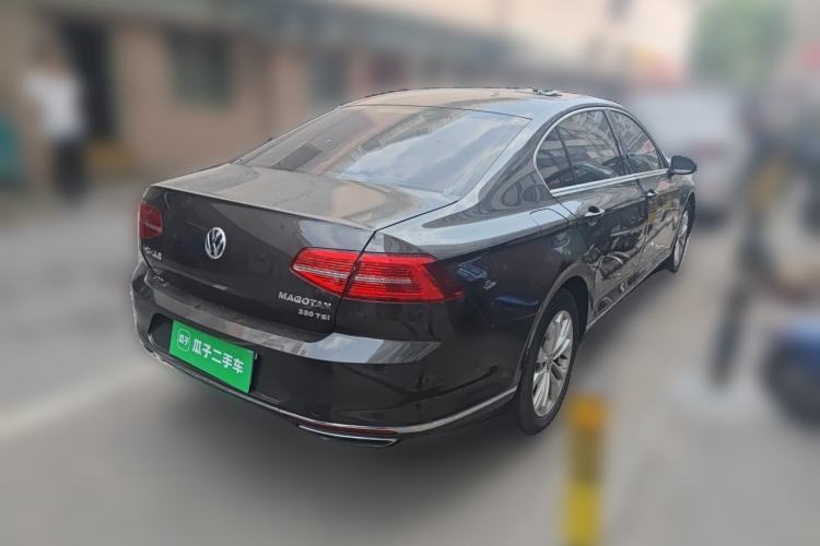 Used Volkswagen Magotan 2017 330TSI DSG Luxury Model Rear Right 45 Deg