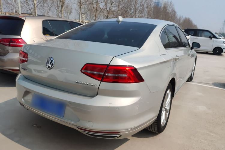 Used Volkswagen Magotan 2017 330TSI DSG Luxury Model Rear Right 45 Deg