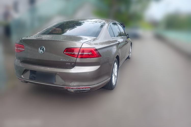 Used Volkswagen Magotan 2017 380TSI DSG Luxury Model Rear Right 45 Deg