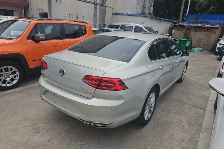 Used Volkswagen Magotan 2017 330TSI DSG Luxury Model Rear Right 45 Deg