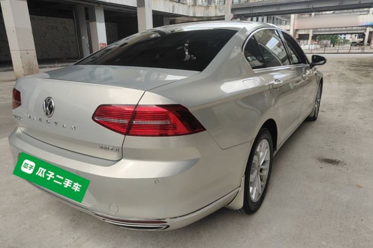 Used Volkswagen Magotan 2017 330TSI DSG Luxury Model Rear Right 45 Deg
