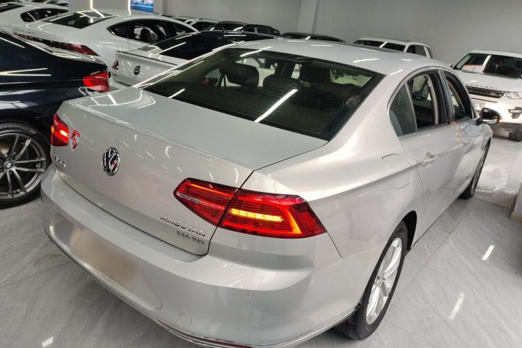 Used Volkswagen Magotan 2017 330TSI DSG Luxury Model Rear Right 45 Deg