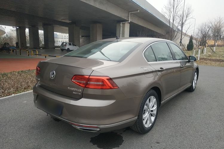 Used Volkswagen Magotan 2017 380TSI DSG Luxury Model Rear Right 45 Deg
