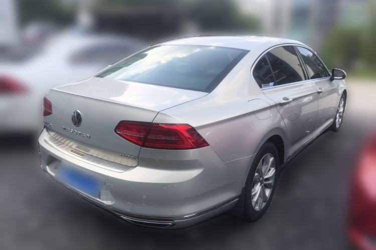 Used Volkswagen Magotan 2017 330TSI DSG Luxury Model Rear Right 45 Deg