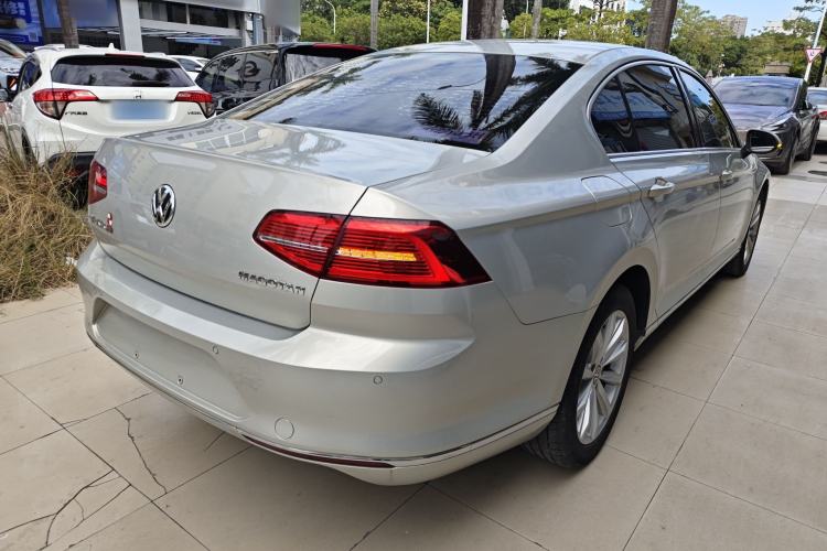 Used Volkswagen Magotan 2017 330TSI DSG Leading Model Rear Right 45 Deg