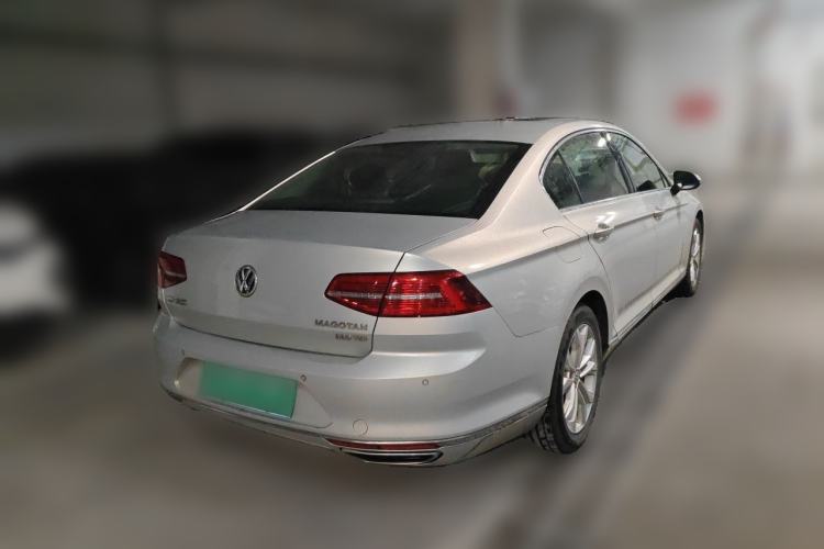 Used Volkswagen Magotan 2017 330TSI DSG Luxury Model Rear Right 45 Deg