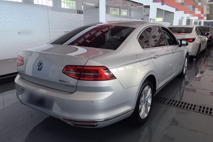Used Volkswagen Magotan 2017 330TSI DSG Luxury Model Rear Right 45 Deg