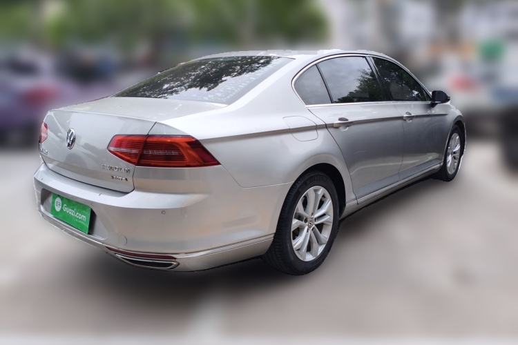 Used Volkswagen Magotan 2017 330TSI DSG Luxury Model Rear Right 45 Deg