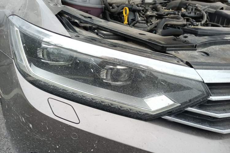 Used Volkswagen Magotan 2017 330TSI DSG Luxury Model Right Front Headlight