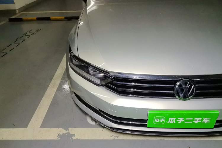 Used Volkswagen Magotan 2017 330TSI DSG Luxury Model Right Front Headlight