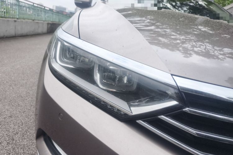 Used Volkswagen Magotan 2017 380TSI DSG Luxury Model Right Front Headlight